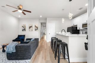 Blue Haven 3BR Near Downtown Airport Private Park - 7