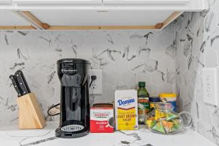 Blue Haven 3BR Near Downtown Airport Private Park - 1