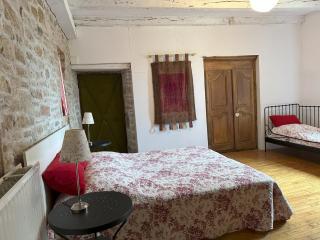 Gîte spacieux où règnent calme et authenticité. - 2