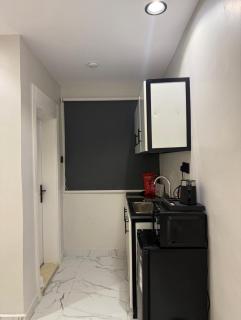 استديو انيق بدخول ذاتي وقريب من جميع الخدمات - 1