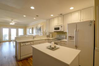 Victoria's Beachfront Retreat - 2