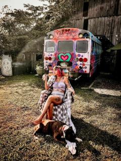 Cozy Hot Tub “Love Bus” near Augusta, Kentucky - Brooksville - 9