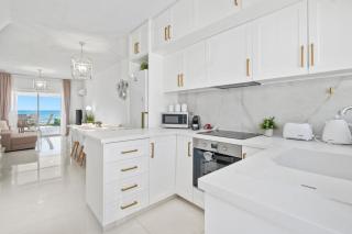 Wavestone Beachfront House - 3