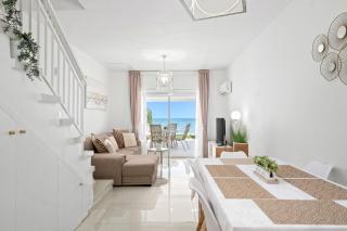 Wavestone Beachfront House - 8