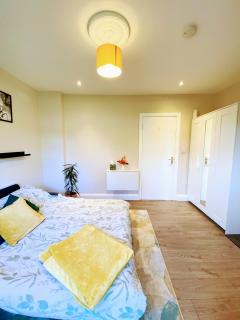 Private en-suite studio - 8