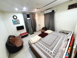 Shree Dattatray Homestay Fully Air Conditioned Property Near to Mahakaleshwar Jyotirlinga Ujjain and Near to Ujjain Junction Railway Station - 6