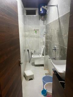 Shree Dattatray Homestay Fully Air Conditioned Property Near to Mahakaleshwar Jyotirlinga Ujjain and Near to Ujjain Junction Railway Station - 4