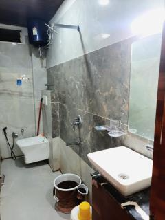 Shree Dattatray Homestay Fully Air Conditioned Property Near to Mahakaleshwar Jyotirlinga Ujjain and Near to Ujjain Junction Railway Station - 3