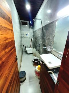 Shree Dattatray Homestay Fully Air Conditioned Property Near to Mahakaleshwar Jyotirlinga Ujjain and Near to Ujjain Junction Railway Station - 2