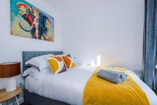 Modern 2-Bed Apartment in Warrington - 1