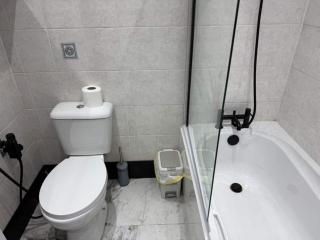 Spacious 4-bed Home Near Didsbury - 7