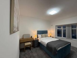 Spacious 4-bed Home Near Didsbury - 6