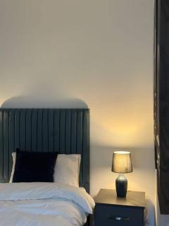 Spacious 4-bed Home Near Didsbury - 3