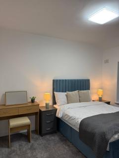 Spacious 4-bed Home Near Didsbury - 2