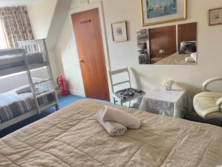 1st Class 4 Bedroom 2 Bathrooms - 6