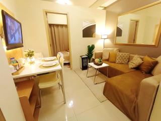Cozy Condo Near Mall and Airport with Wi-Fi and Netflix - 2
