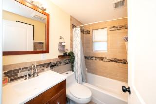 Generous 6BR Milton Getaway - Pet-Friendly Near I-93 & Blue Hills 172 - 2