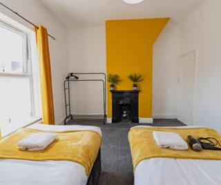 FREE parking, LARGE House for Contractors & Families, Sleeps 5, 5 mins to Etihad Stadium - 4