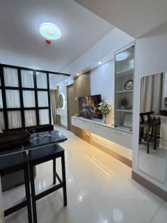 Condo in Shore 3 Residences, Pasay - 6