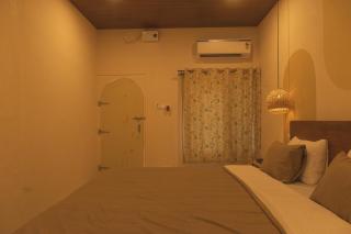 Sunset Cafe Beach Stay - 7