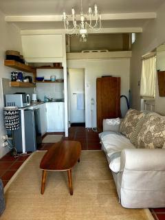 Independent quaint flat, close to beach - 8