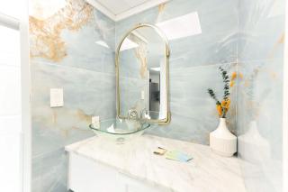 Sunset Dreams by StayMareni - Ocean Views and 2 Balconies Suite - 4