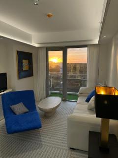 Modern Boutique Spacious Apartment Near Airport OKADA SOLAIRE MOA - 9