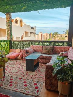 Luxury Poolside Retreat Elegant Apartment within a Seafront Hotel - 4