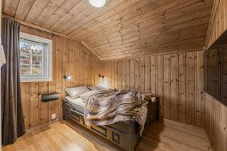 Big family cabin with ski in ski out - 2