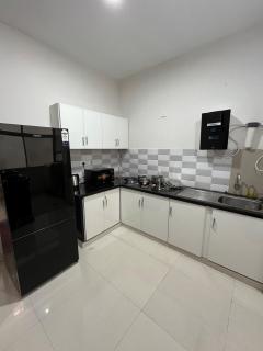 Bright & Airy 2BHK Apartment - AC, Wi-Fi & Parking - 8