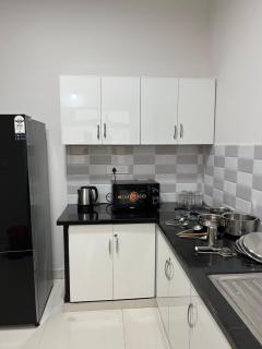 Bright & Airy 2BHK Apartment - AC, Wi-Fi & Parking - 6