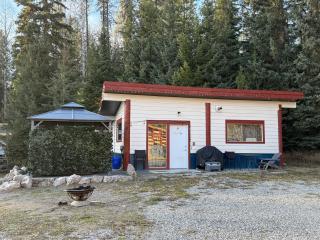 Pine Marten Wilderness Cabin - 8