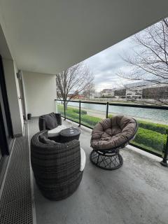 Quiet and Spacious 2BR And Salon Terrasse Parking - 8