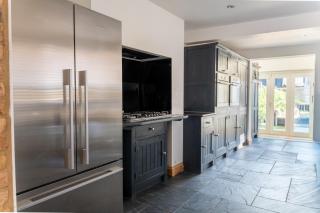 Gorgeous Double Room with High Ceiling - 1