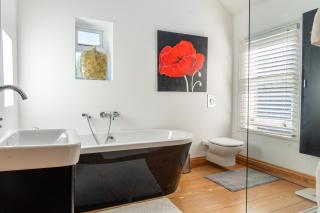 Gorgeous Double Room with High Ceiling - 7