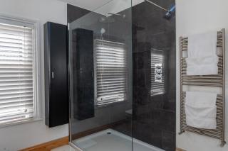 Gorgeous Double Room with High Ceiling - 6