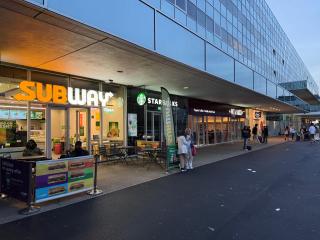 The Yellow Suite for Professionals at MK Central with Free Parking and Fast Wi-Fi - 9