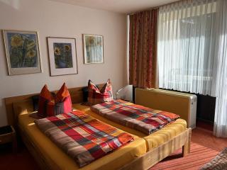 Ferienwohnung mit Schwimmbad und Gartenblick - 0