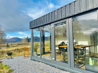 Eco-Friendly Highland Cabin with Mountain Views - 9