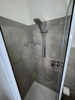 Modernes Seeblick Apartment mit Sauna und Poolnutzung - 8