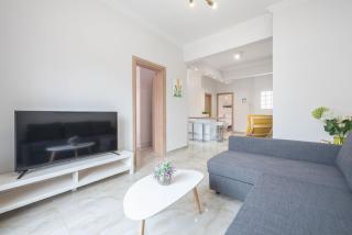 2 bedroom apt at Patisia metro station! - 8