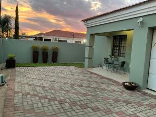 Luxe Comfort Retreat - 0