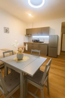 Cozy Modern Apartment 50m to Metro - 8