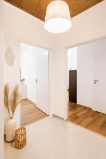 Cozy Modern Apartment 50m to Metro - 6