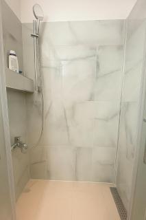 Cozy Modern Apartment 50m to Metro - 3