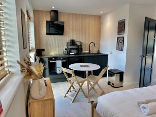 Eco-Friendly Highland Suite with Mountain Views - 0