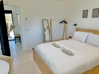 Eco-Friendly Highland Suite with Mountain Views - 8