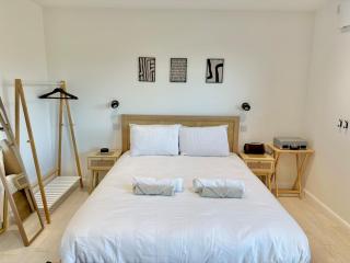 Eco-Friendly Highland Suite with Mountain Views - 7