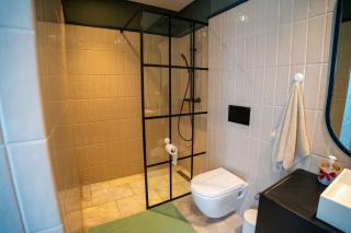 Cedar Stays Studio apartment 1chambre salon - WiFi - climatisation - parking - machine a laver- 5 min CFC - 2