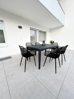 Basilisk Homes - in Grenzach-Wyhlen bei Basel - 4 x Moderne Fewos je 1bis2, 1bis4 oder 1bis6 Pers mit Küche und Balkon oder Terrasse - Parkplätze vorhanden - 3